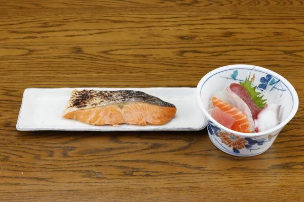 自家製甘塩鮭焼・刺盛り定食