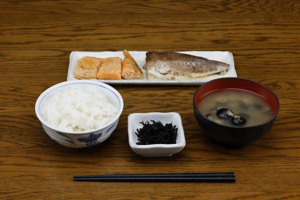 さばみそ煮・鮭ハラス塩焼定食（ハーフ＆ハーフ）