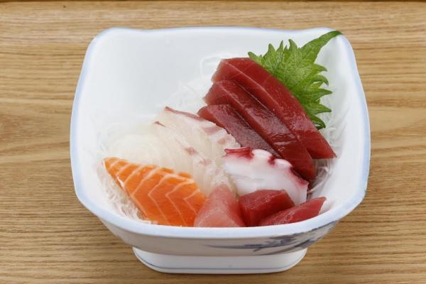 刺身盛り合わせ